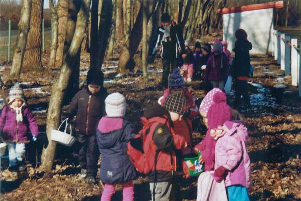 Ostereiersuche beim Kinderturnen
